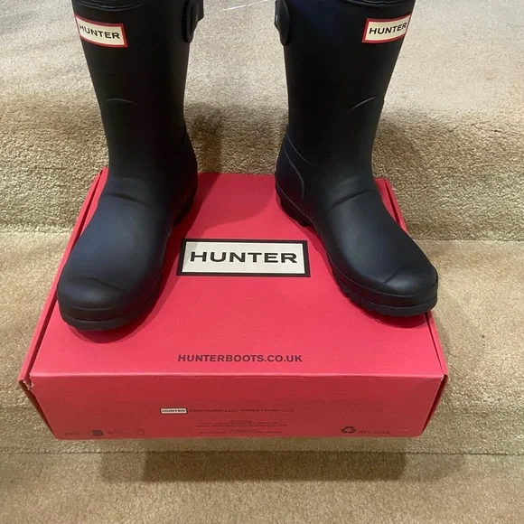 Hunter Classic Black Rain Boots - Picture 2 of 6